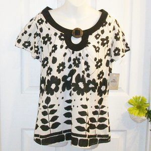 Ms. QUIZZ NWT Sz S Black & White Floral Top w/ Wooden Button Trim 100% Cotton